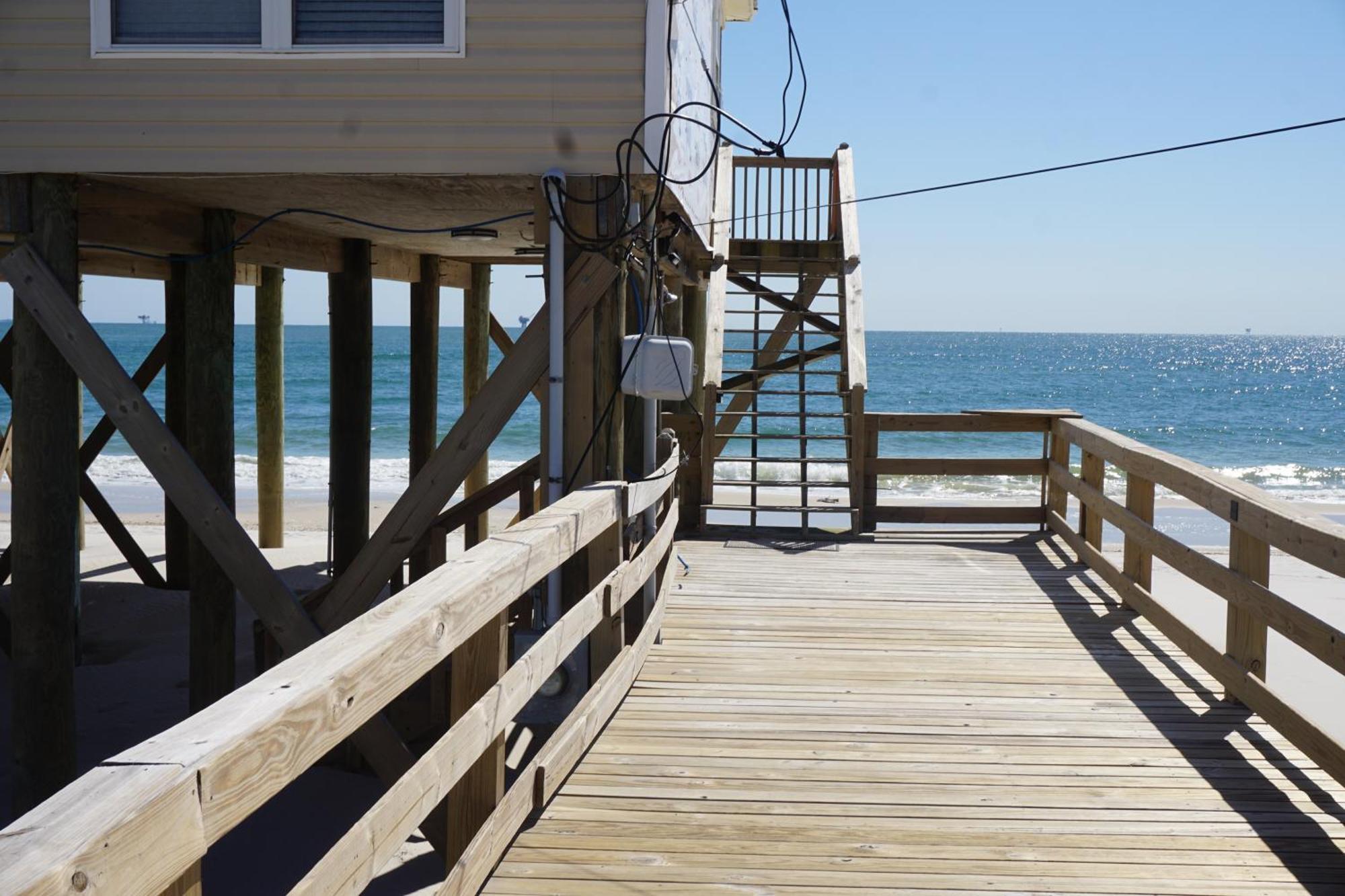 Marisol - Pet Friendly And Gulf Front! Enjoy The Large Deck With Amazing Views! Home Dauphin Island Exterior photo